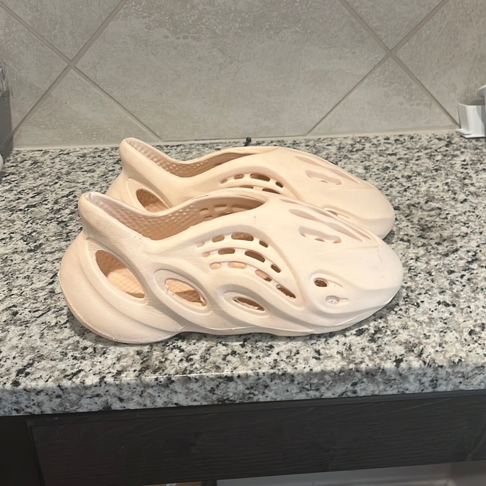 tan foam runners